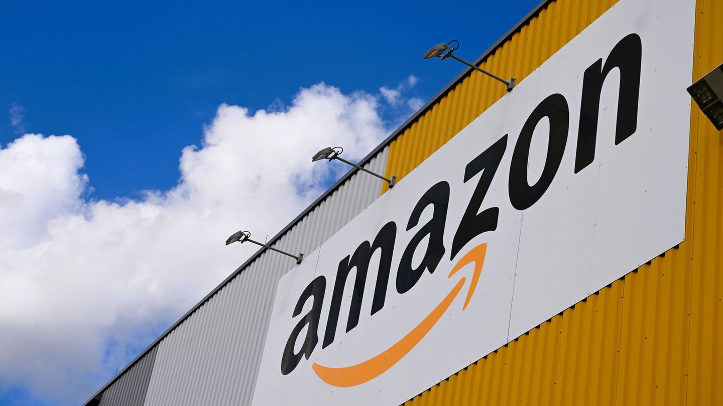 Amazon is cutting around 14,000 office jobs – partly because of AI Amazon is cutting around 14,000 office jobs – partly because of AI