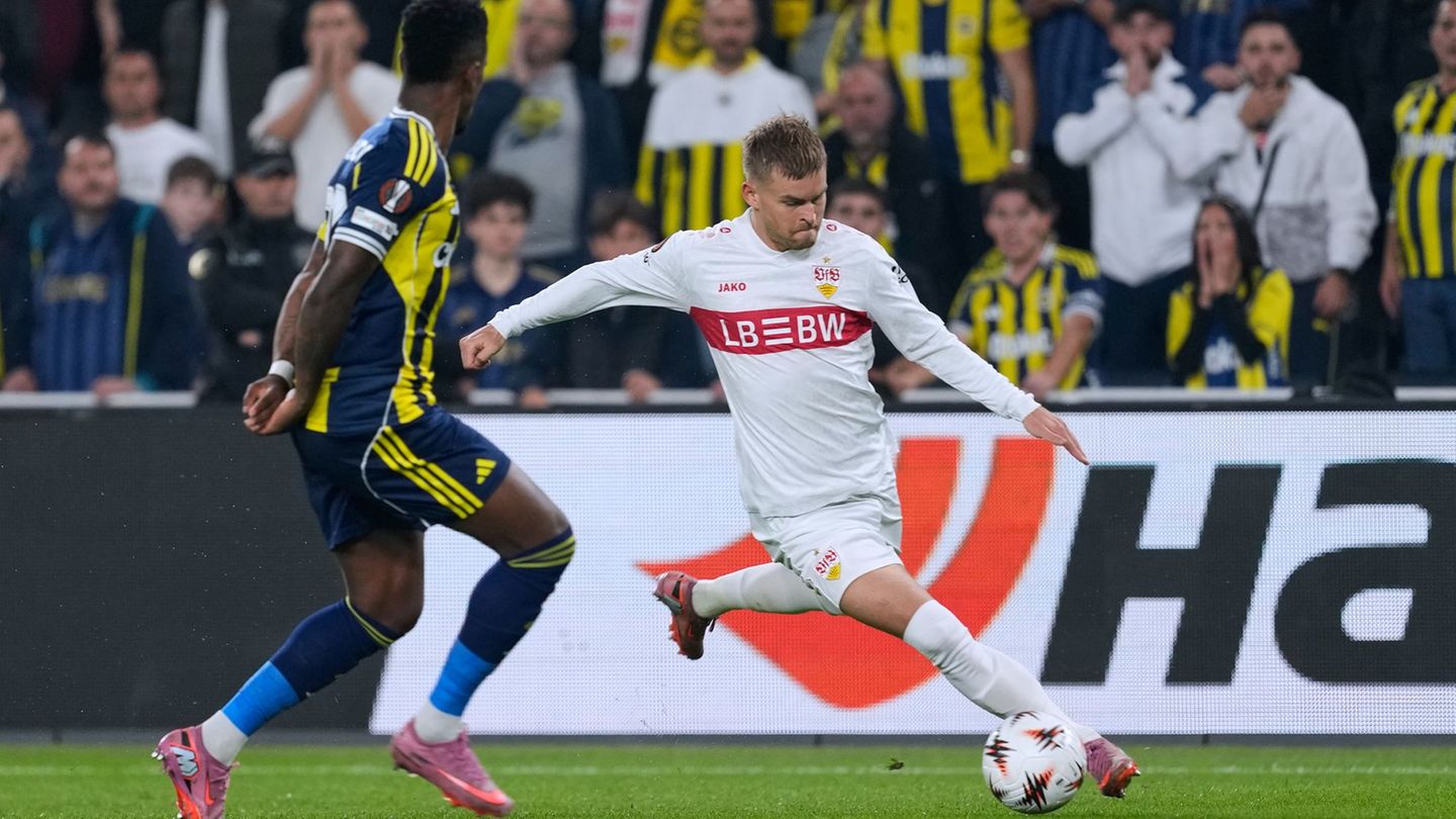 Maximilian Mittelstädt (rechts) verletzte sich leicht beim Spiel in Istanbul. Foto: Khalil Hamra/AP/dpa Maximilian Mittelstädt (rechts) verletzte sich leicht beim Spiel in Istanbul. Foto: Khalil Hamra/AP/dpa