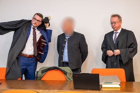 Angeklagt sind vor dem Landgericht München II zwei Bahnmitarbeiter unter anderem wegen fahrlässiger Tötung. Foto: Peter Kneffel/