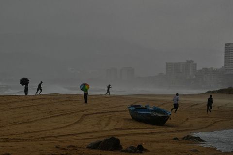 Die Vorläufer eines schweren Zyklons sind schon zu spüren, Zehntausende Menschen bringen sich in Sicherheit. Foto: Mahesh Kumar