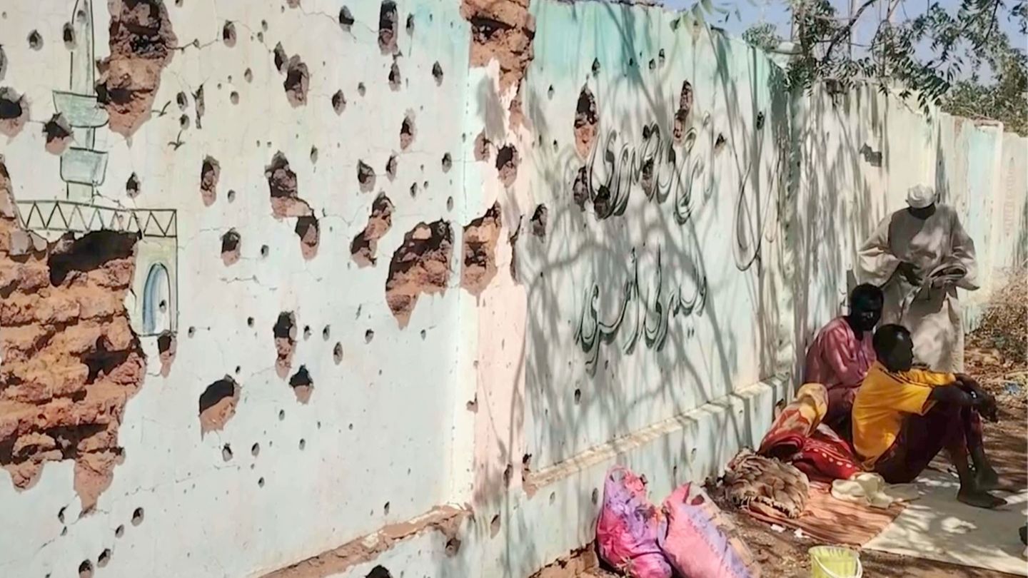 Die paramilitärische Miliz RSF hat nun fast komplett die Kontrolle über die westliche Region Darfur. Der Konflikt zwischen der A Die paramilitärische Miliz RSF hat nun fast komplett die Kontrolle über die westliche Region Darfur. Der Konflikt zwischen der A