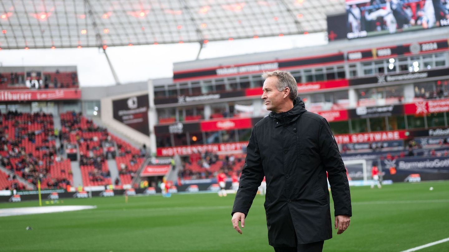 Bayer-Trainer Kasper Hjulmand lässt nicht nur die Torwartfrage vor dem Pokalspiel offen. (Archivbild) Foto: Marius Becker/dpa Bayer-Trainer Kasper Hjulmand lässt nicht nur die Torwartfrage vor dem Pokalspiel offen. (Archivbild) Foto: Marius Becker/dpa
