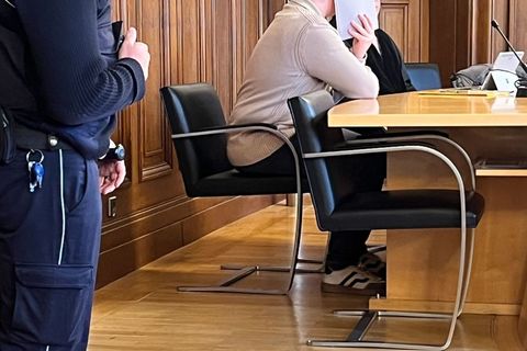 Der Mord-Prozess gegen den Sohn der Frau dauert voraussichtlich mehrere Verhandlungstage. Foto: Tatjana Bojic/dpa