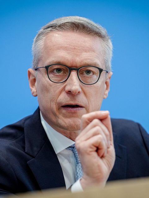 Bundesdigitalminister Karsten Wildberger (CDU) nennt den Glasfaserausbau im Land Chefsache. Foto: Kay Nietfeld/dpa