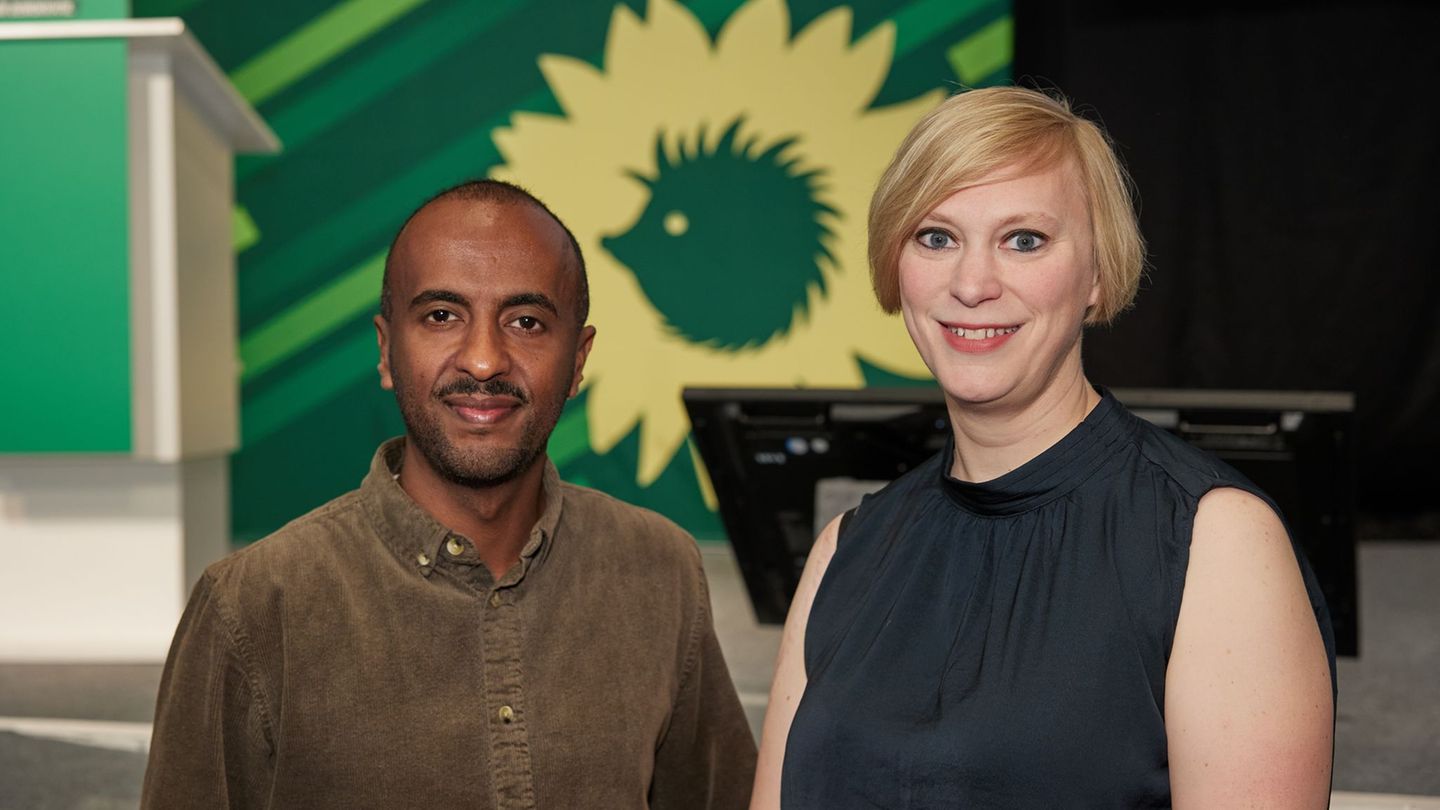 Philmon Ghirmai (l) und Nina Stahr bilden seit 2023 die Doppelspitze der Berliner Grünen. (Archivbild) Foto: Jörg Carstensen/dpa Philmon Ghirmai (l) und Nina Stahr bilden seit 2023 die Doppelspitze der Berliner Grünen. (Archivbild) Foto: Jörg Carstensen/dpa