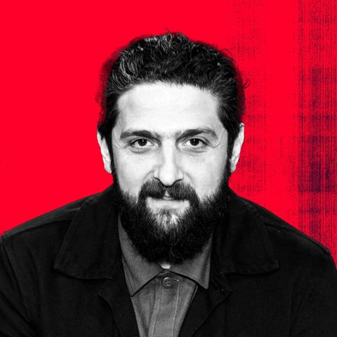 Montage zeigt Aladin El-Mafaalani vor rotem Hintergrund