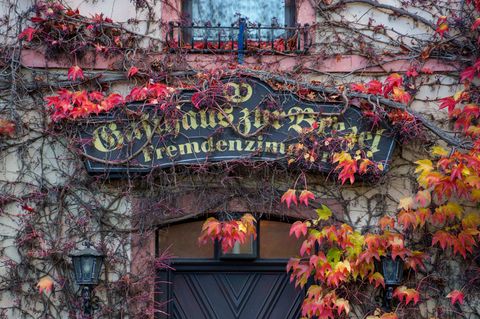 In diesem Haus soll es zu dem Übergriff gekommen sein. (Archivbild) Foto: Andreas Arnold/dpa