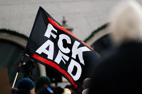 Eine "FCK-AfD"-Fahne: Das Motto verwendete Stadtrat Thomas Scheibel auch in seinem Facebook-Kommentar Eine "FCK-AfD"-Fahne: Das Motto verwendete Stadtrat Thomas Scheibel auch in seinem Facebook-Kommentar