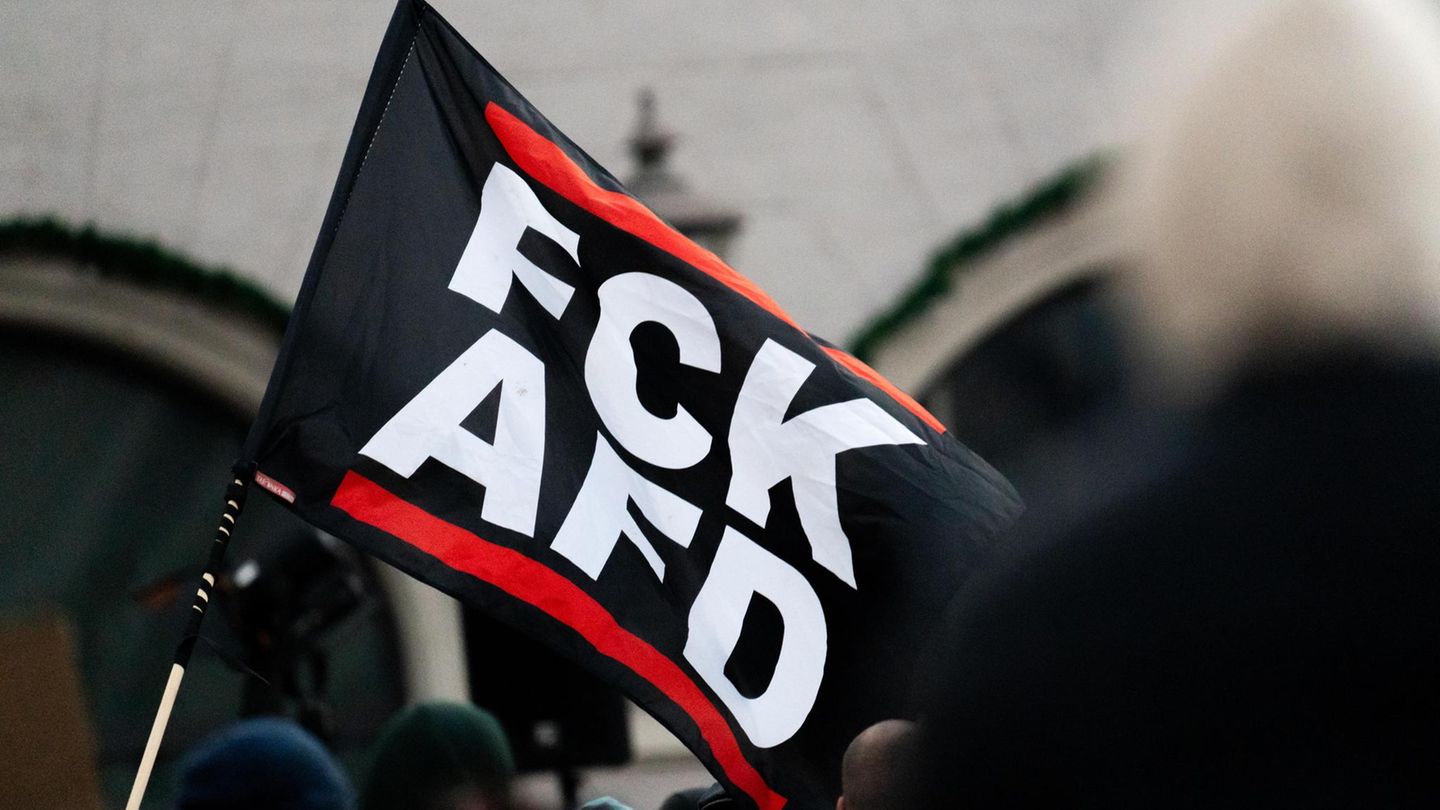 Eine "FCK-AfD"-Fahne: Das Motto verwendete Stadtrat Thomas Scheibel auch in seinem Facebook-Kommentar Eine "FCK-AfD"-Fahne: Das Motto verwendete Stadtrat Thomas Scheibel auch in seinem Facebook-Kommentar