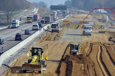 Der sechsstreifige Ausbau der A8 bei Ulm soll bis 2032 umgesetzt werden. (Archivbild) Foto: Stefan Puchner/dpa