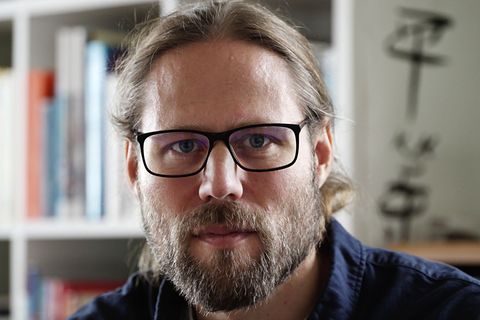 Der heute 40-jährige Rene Pickhardt berichtet, er sei von seiner Ex-Freundin emotional und körperlich missbraucht worden. Foto: