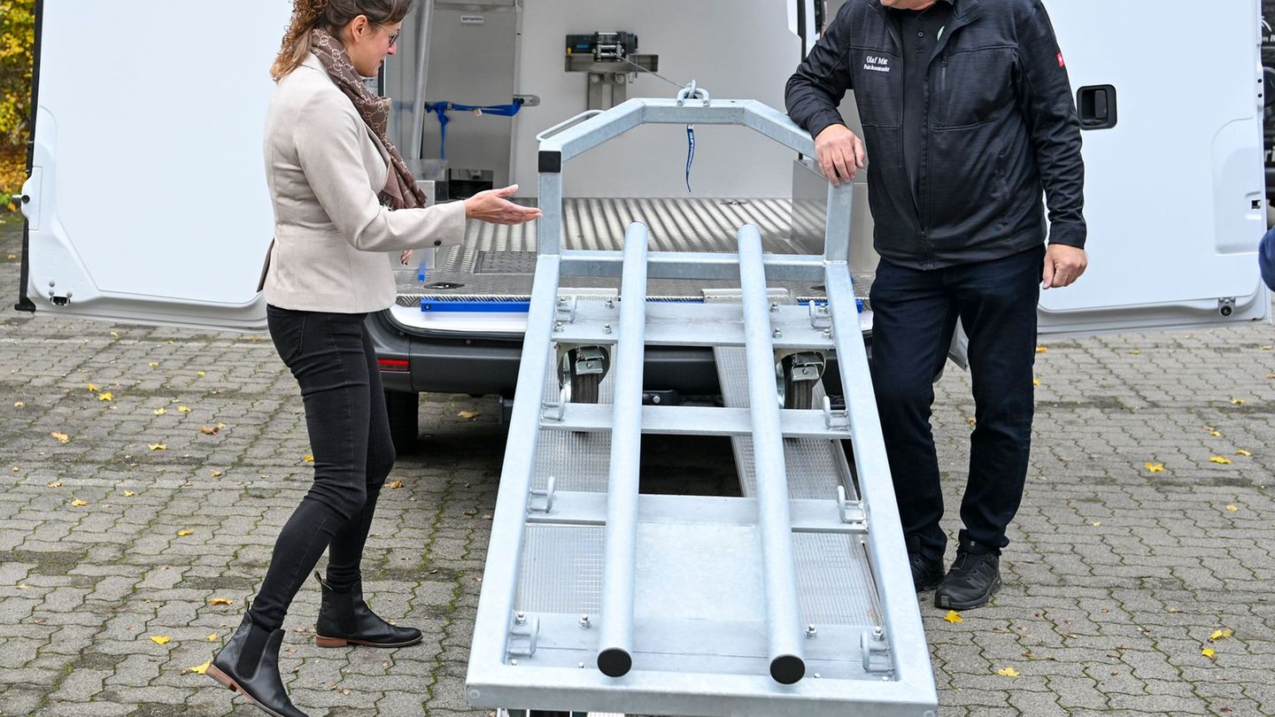 Das mobile Schlachtfahrzeug soll eine tierschonende Schlachtung direkt im Stall oder auf der Weide ermöglichen. Foto: Jens Kalae Das mobile Schlachtfahrzeug soll eine tierschonende Schlachtung direkt im Stall oder auf der Weide ermöglichen. Foto: Jens Kalae