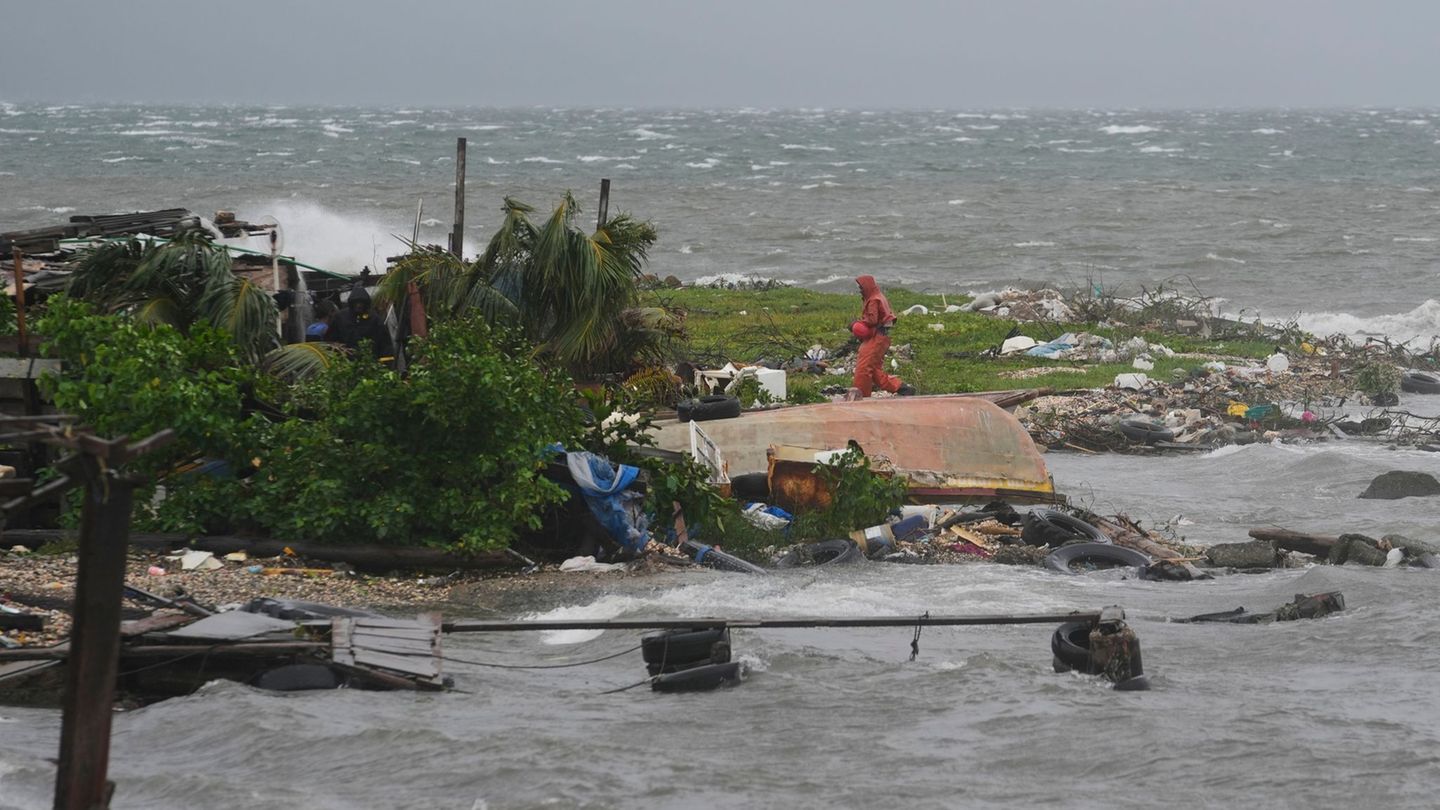 Die Behörden rechnen bei Eintreffen von "Melissa" in Jamaika mit schwersten Schäden. Foto: Matias Delacroix/AP/dpa Die Behörden rechnen bei Eintreffen von "Melissa" in Jamaika mit schwersten Schäden. Foto: Matias Delacroix/AP/dpa