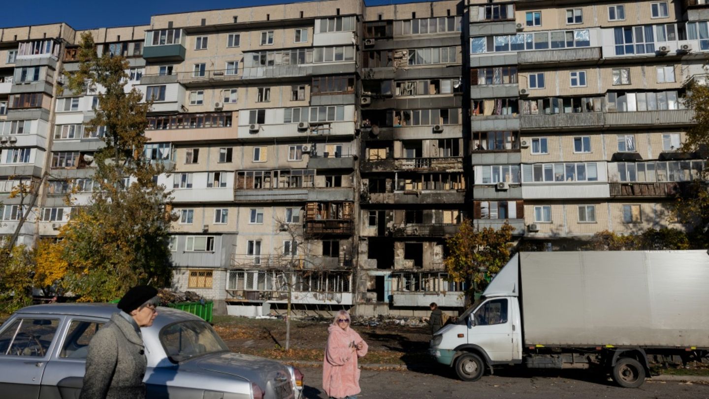 Durch Drohnenangriff beschädigtes Gebäude in Kiew Durch Drohnenangriff beschädigtes Gebäude in Kiew