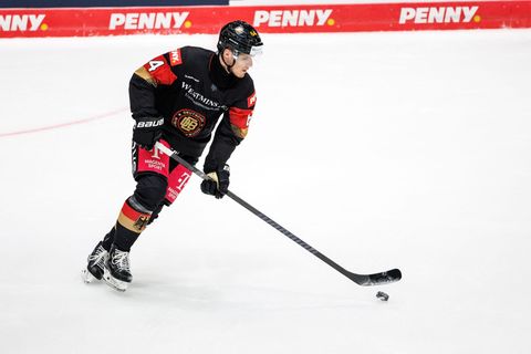 Kapitän Marcus Weber bleibt bei den Nürnberg Ice Tigers. (Archivbild) Foto: Matthias Balk/dpa