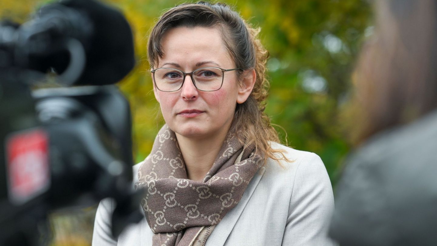 Brandenburgs Landwirtschaftsministerin stellt eine Stallpflicht in Aussicht. Foto: Jens Kalaene/dpa Brandenburgs Landwirtschaftsministerin stellt eine Stallpflicht in Aussicht. Foto: Jens Kalaene/dpa