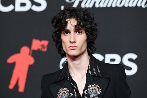 TikTok-Star Sombr schockt mit Sex-Anspielungen vor jugendlichen Fans TikTok-Star Sombr schockt mit Sex-Anspielungen vor jugendlichen Fans