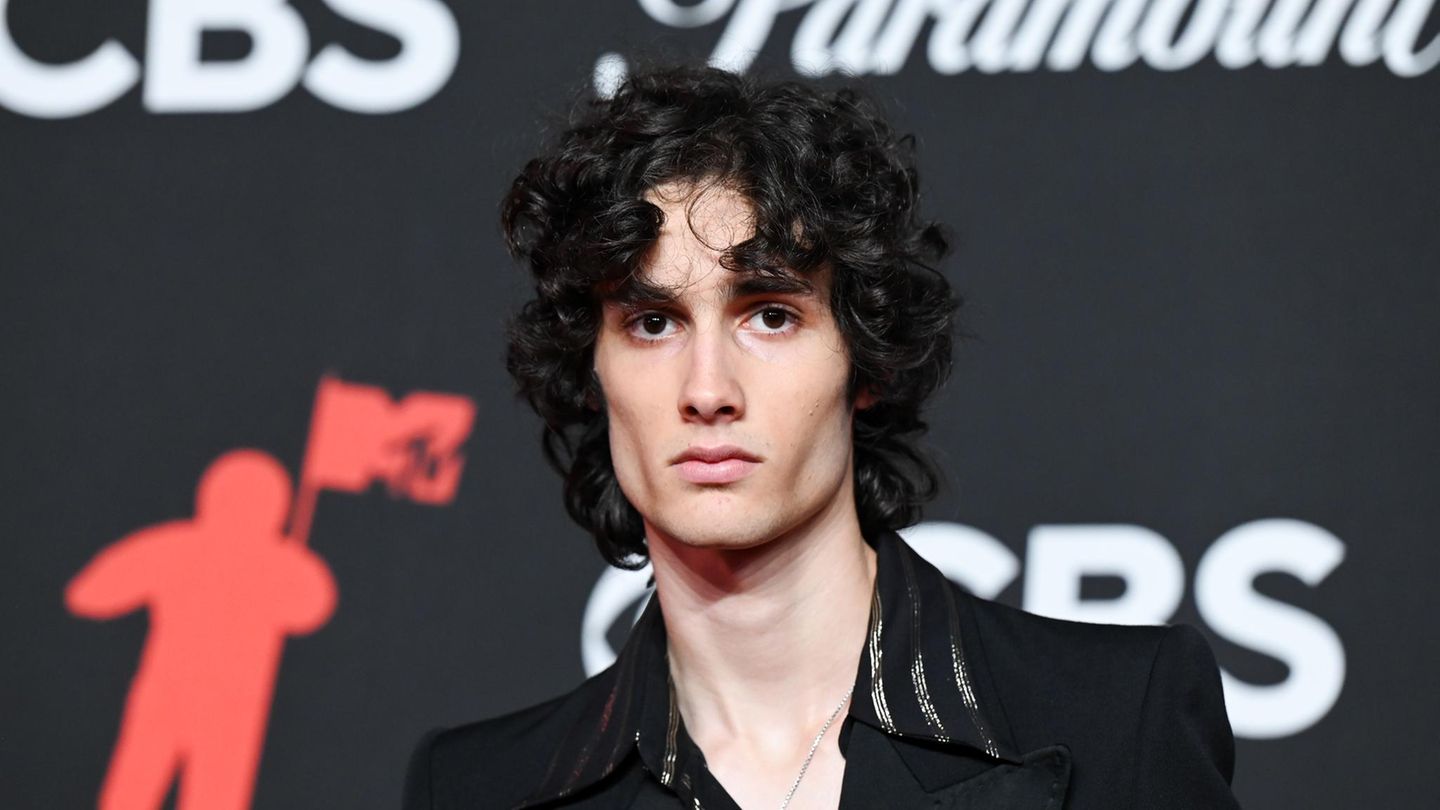 TikTok-Star: Sänger Sombr schockt mit Sex-Anspielungen vor jugendlichen Fans