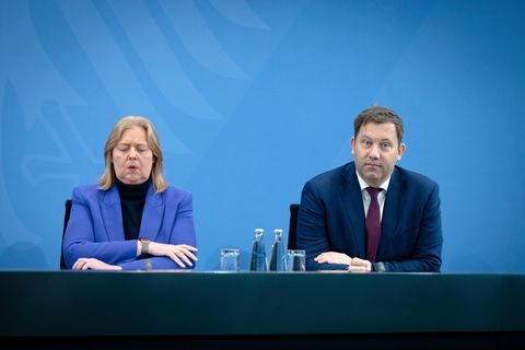 Die SPD-Parteivorsitzenden Lars Klingbeil und Bärbel Bas Die SPD-Parteivorsitzenden Bärbel Bas und Lars Klingbeil