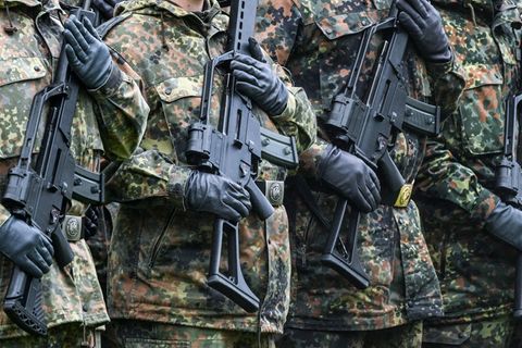 Von dem bundesweiten Umwandlungsstopp militärischer Liegenschaften sind auch Standorte in Hessen betroffen. (Symbolbild) Foto: J