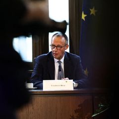 RTL/ntv-Trendbarometer: Umfrage: Union legt zu – Kanzler Merz fällt trotzdem auf Tiefstwert