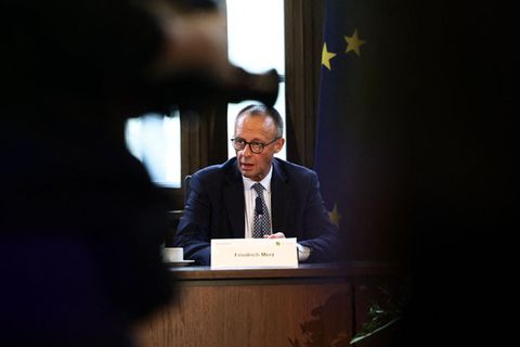 RTL/ntv-Trendbarometer: Umfrage: Union legt zu – Kanzler Merz fällt trotzdem auf Tiefstwert  RTL/ntv-Trendbarometer: Umfrage: Union legt zu – Kanzler Merz fällt trotzdem auf Tiefstwert