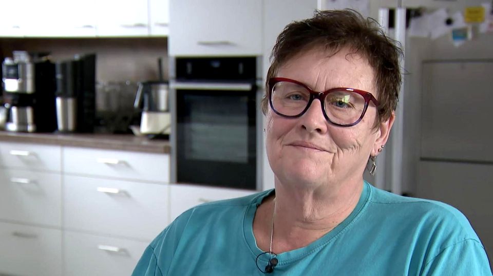 107 Operationen: So holt sich Jutta ihr Leben Stück für Stück zurück 107 Operationen: So holt sich Jutta ihr Leben Stück für Stück zurück