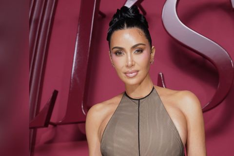 Kim Kardashian hat sich zu ihrem Hirnaneurysma geäußert. Kim Kardashian hat sich zu ihrem Hirnaneurysma geäußert.