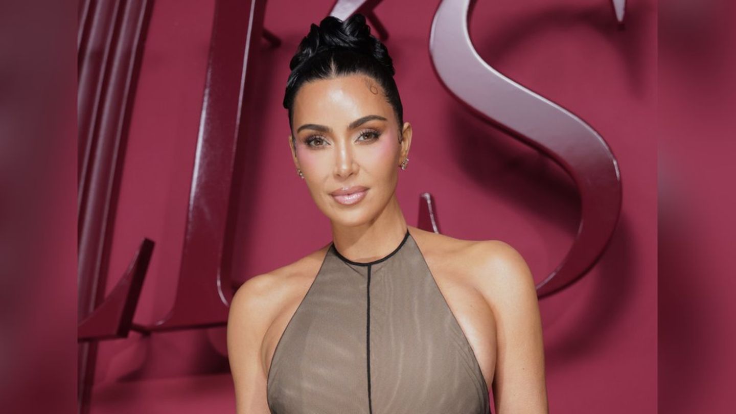 Kim Kardashian hat sich zu ihrem Hirnaneurysma geäußert. Kim Kardashian hat sich zu ihrem Hirnaneurysma geäußert.