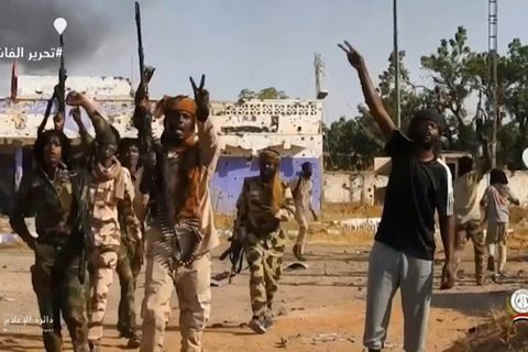 RSF-Kämpfer beim Einzug in Al-Faschir am Sonntag