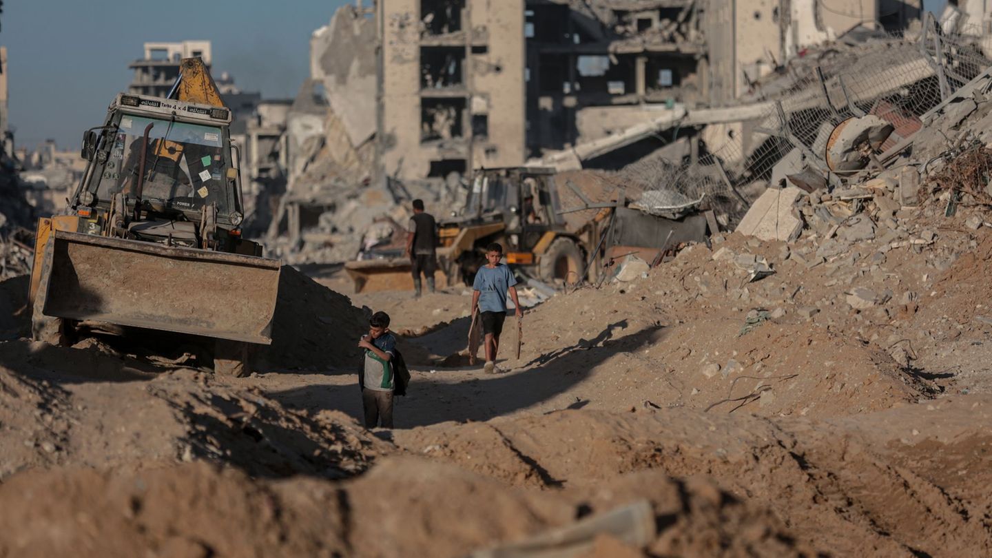 Zerstörte Gebäude südlich der Stadt Gaza. (Archivbild) Foto: Omar Ashtawy/APA Images via ZUMA Press Wire/dpa Zerstörte Gebäude südlich der Stadt Gaza. (Archivbild) Foto: Omar Ashtawy/APA Images via ZUMA Press Wire/dpa