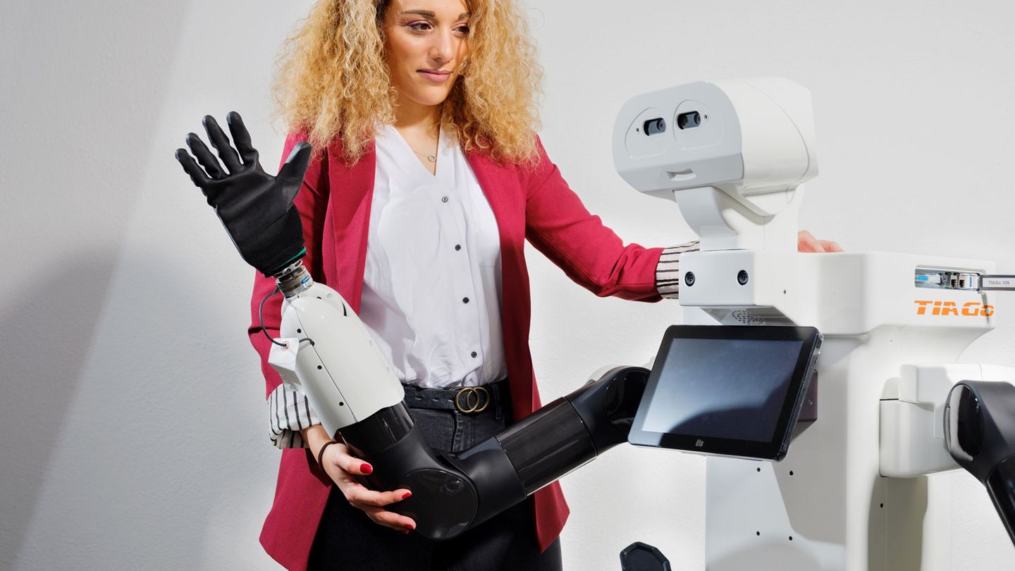 Roboter nicht als Ersatz, sondern als vertrauensvoller Partner des Menschen: Damit beschäftigt sich die Darmstädter Informatiker Roboter nicht als Ersatz, sondern als vertrauensvoller Partner des Menschen: Damit beschäftigt sich die Darmstädter Informatiker