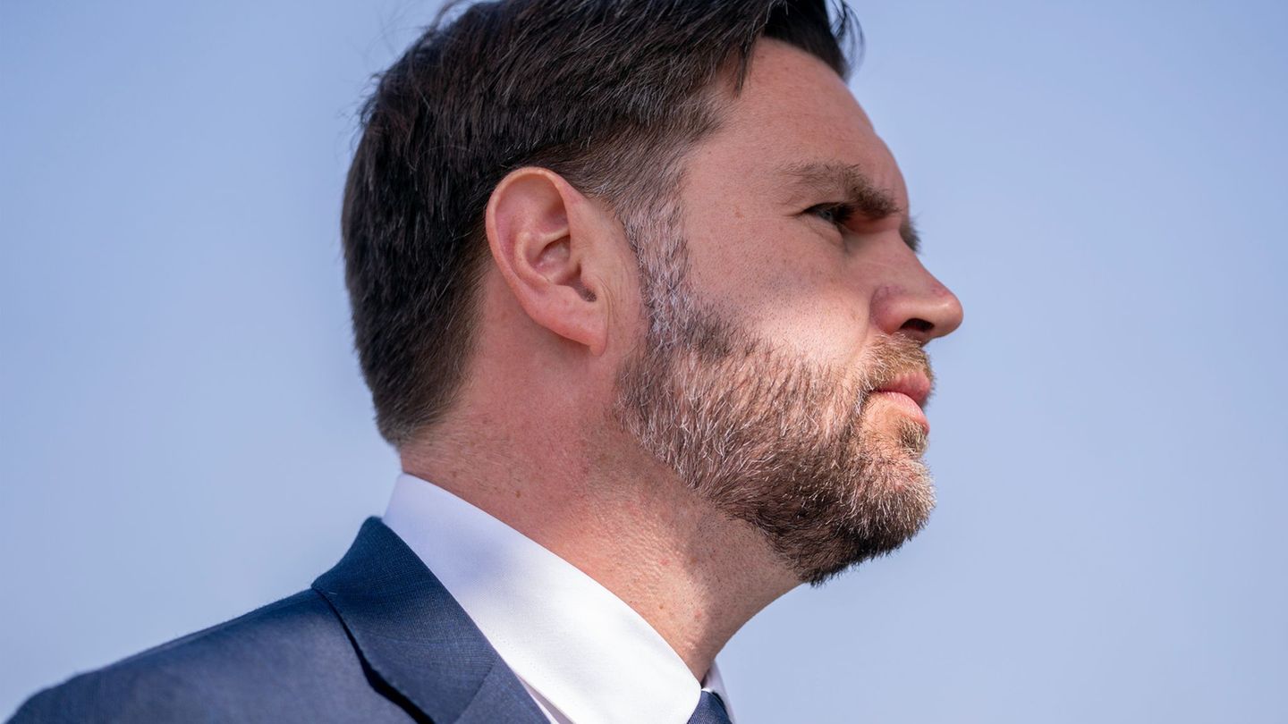 Der US-Vize-Präsident JD Vance stellt eine Bezahlung des US-Militärs für Freitag in Aussicht. (Archivfoto) Foto: Nathan Howard/P Der US-Vize-Präsident JD Vance stellt eine Bezahlung des US-Militärs für Freitag in Aussicht. (Archivfoto) Foto: Nathan Howard/P
