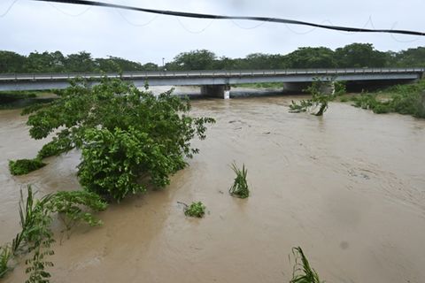Hochwasser führender Fluss in Jamaika