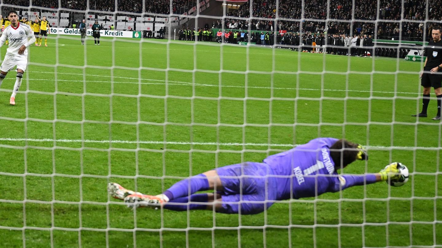 Wird zum Helden: Gregor Kobel im BVB-Tor Foto: Arne Dedert/dpa Wird zum Helden: Gregor Kobel im BVB-Tor Foto: Arne Dedert/dpa