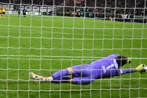 Wird zum Helden: Gregor Kobel im BVB-Tor Foto: Arne Dedert/dpa Wird zum Helden: Gregor Kobel im BVB-Tor Foto: Arne Dedert/dpa