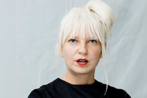 Sia kämpft um das Sorgerecht für ihren 2024 geborenen Sohn. Sia kämpft um das Sorgerecht für ihren 2024 geborenen Sohn.