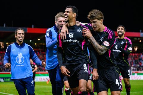 Umjubelter Siegtorschütze: Hamburgs Robert Glatzel. Foto: Tom Weller/dpa