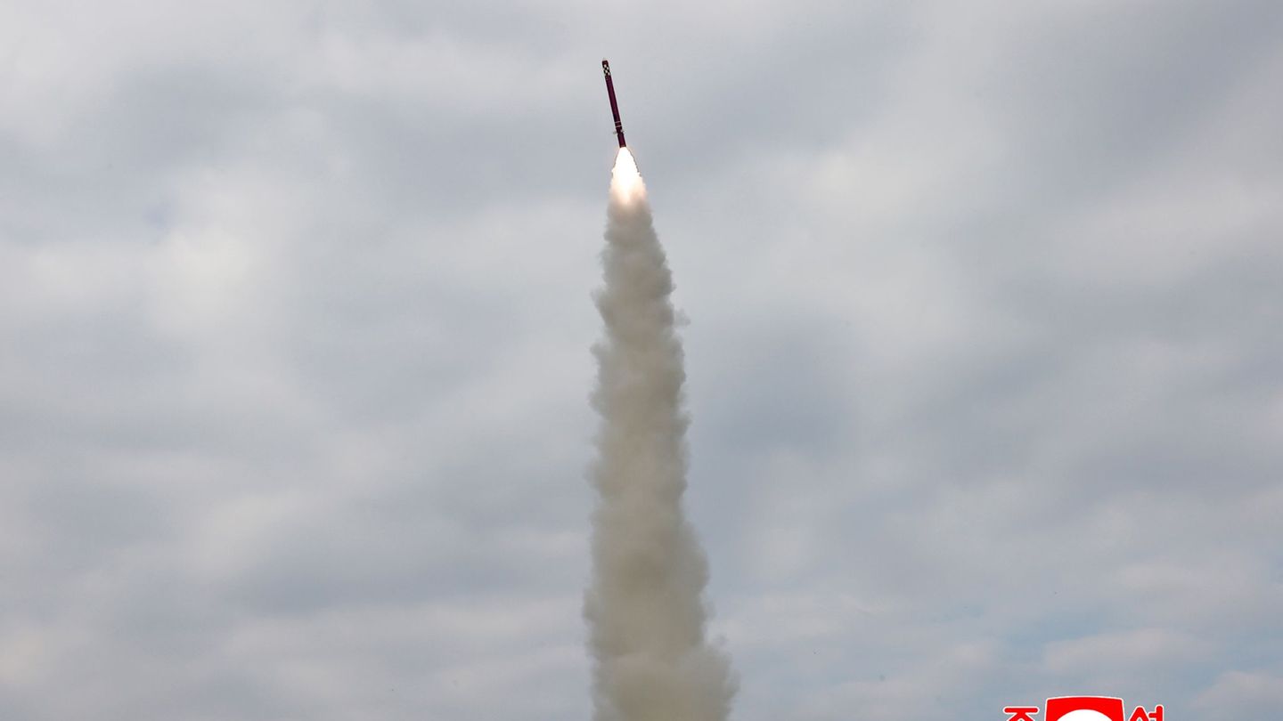 Korea-Konflikt: Vor Trumps Südkorea-Besuch: Nordkorea testet Raketen