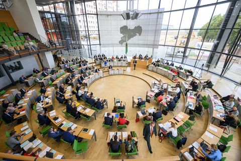 Der Sächsische Landtag will am Mittwoch unter anderem über den Reformstaatsvertrag zum Rundfunk abstimmen. (Archivbild) Foto: Ro