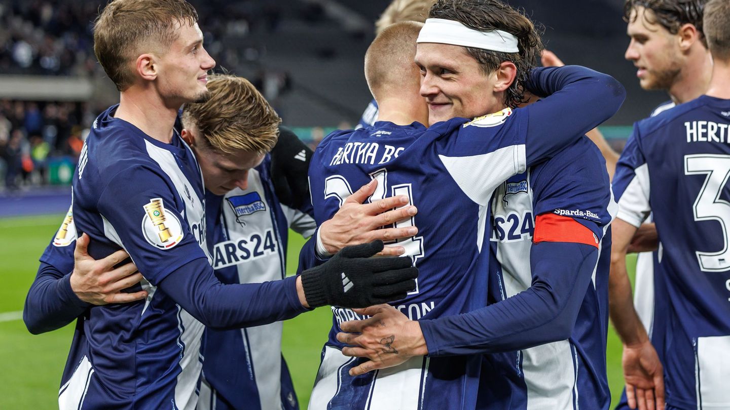 Reese freute sich für seinen Teamkameraden. Foto: Andreas Gora/dpa Reese freute sich für seinen Teamkameraden. Foto: Andreas Gora/dpa