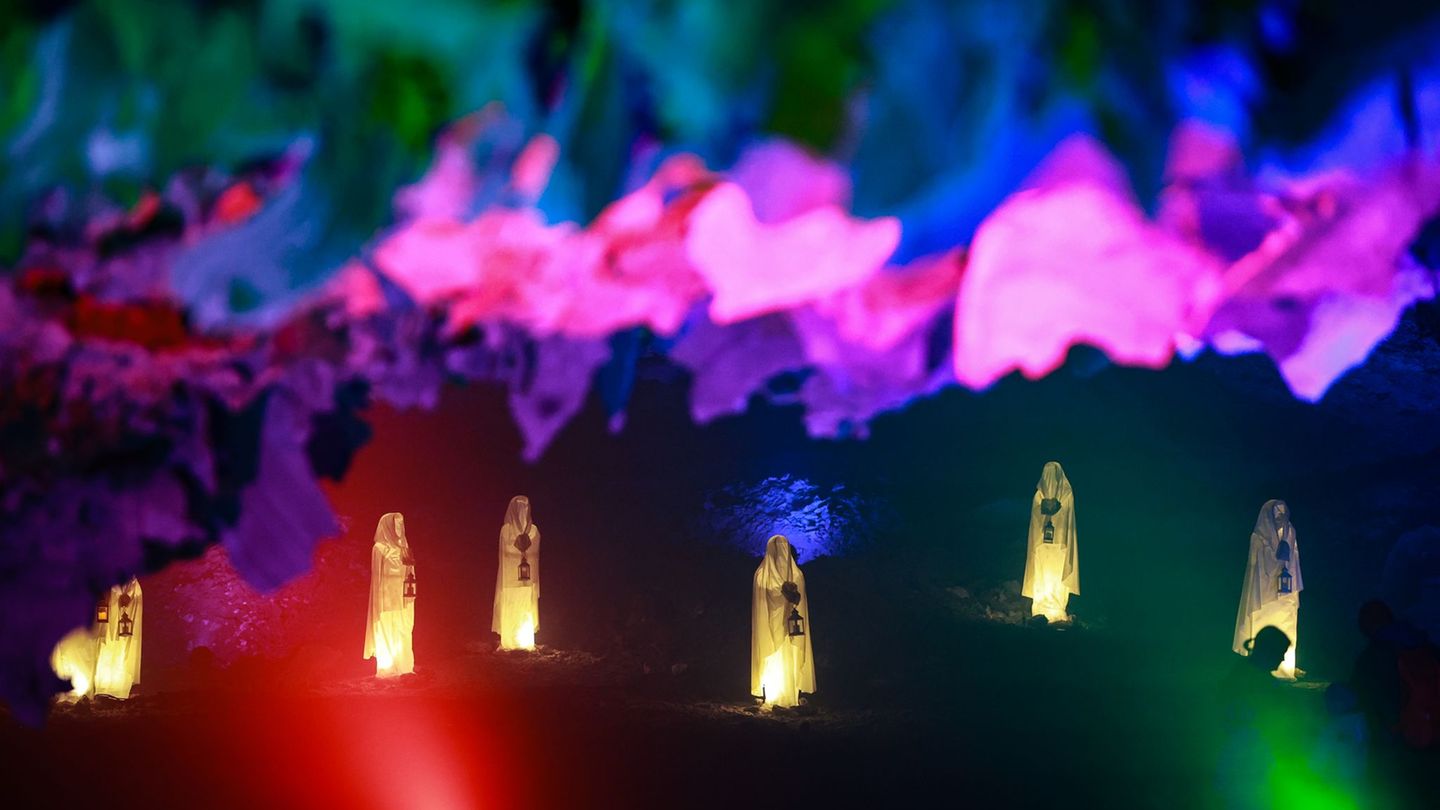 Hexen, schaurige Nonnen und ein Voodoo-Priester sorgen für Gruselstimmung in der Barbarossahöhle. (Archivbild) Foto: Matthias Be Hexen, schaurige Nonnen und ein Voodoo-Priester sorgen für Gruselstimmung in der Barbarossahöhle. (Archivbild) Foto: Matthias Be