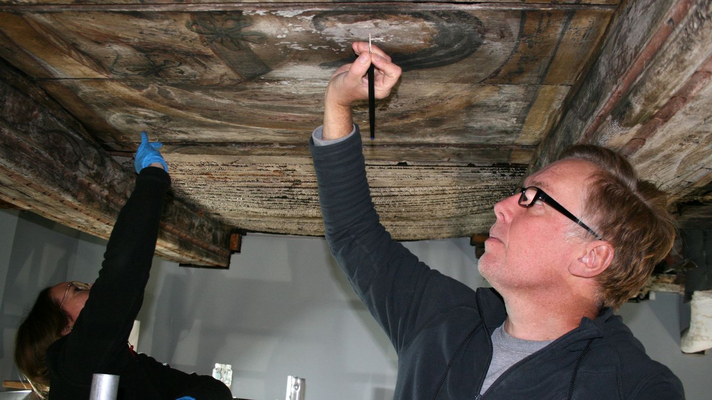 In einem ehemaligen Supermarkt mitten in Lüneburg wurde vor Jahrzehnten ein Deckengemälde entdeckt. Foto: Kai Moorschlatt/-/dpa In einem ehemaligen Supermarkt mitten in Lüneburg wurde vor Jahrzehnten ein Deckengemälde entdeckt. Foto: Kai Moorschlatt/-/dpa