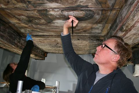 In einem ehemaligen Supermarkt mitten in Lüneburg wurde vor Jahrzehnten ein Deckengemälde entdeckt. Foto: Kai Moorschlatt/-/dpa