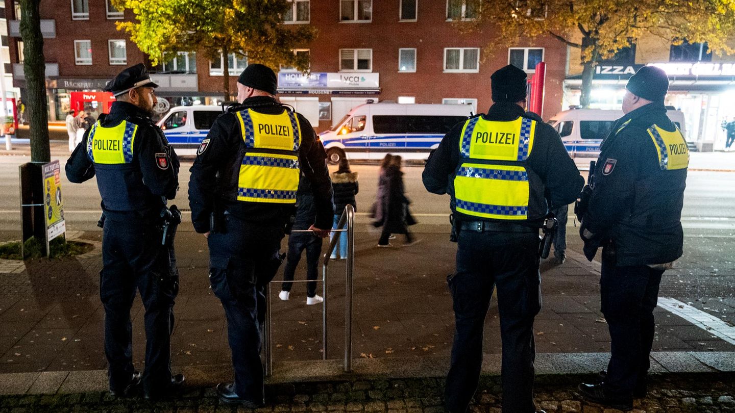 Hamburger Polizeibeamte an Halloween Hamburger Polizeibeamte an Halloween