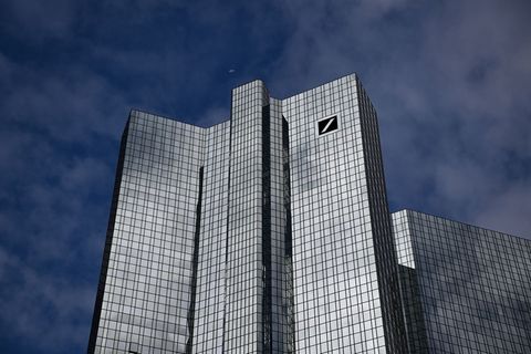 Die Deutsche Bank hat im laufenden Jahr bisher gute Geschäfte gemacht. (Archivbild) Foto: Arne Dedert/dpa Die Deutsche Bank hat im laufenden Jahr bisher gute Geschäfte gemacht. (Archivbild) Foto: Arne Dedert/dpa