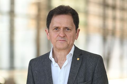 "Prinzipiell hat das H5N1-Virus alles, um eine Pandemie auszulösen", sagt der Virologe Klaus Stöhr. (Archivbild) Foto: Robert Mi