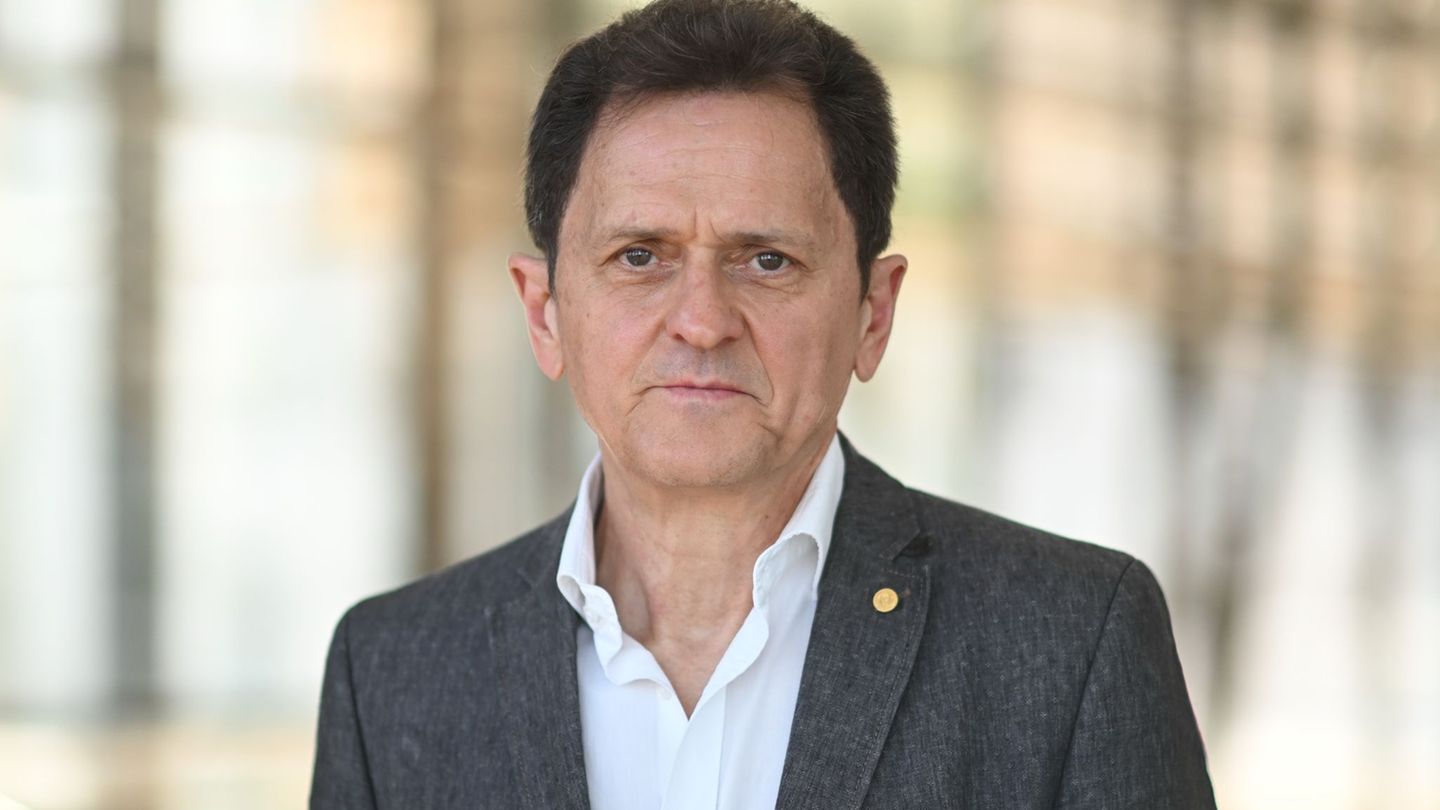 "Prinzipiell hat das H5N1-Virus alles, um eine Pandemie auszulösen", sagt der Virologe Klaus Stöhr. (Archivbild) Foto: Robert Mi "Prinzipiell hat das H5N1-Virus alles, um eine Pandemie auszulösen", sagt der Virologe Klaus Stöhr. (Archivbild) Foto: Robert Mi