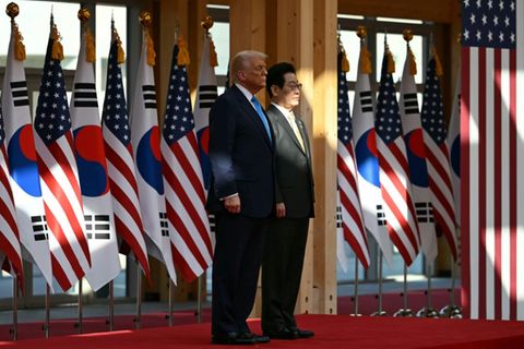 Donald Trump (L) mit Lee Jae Myung (R) in Gyeongju