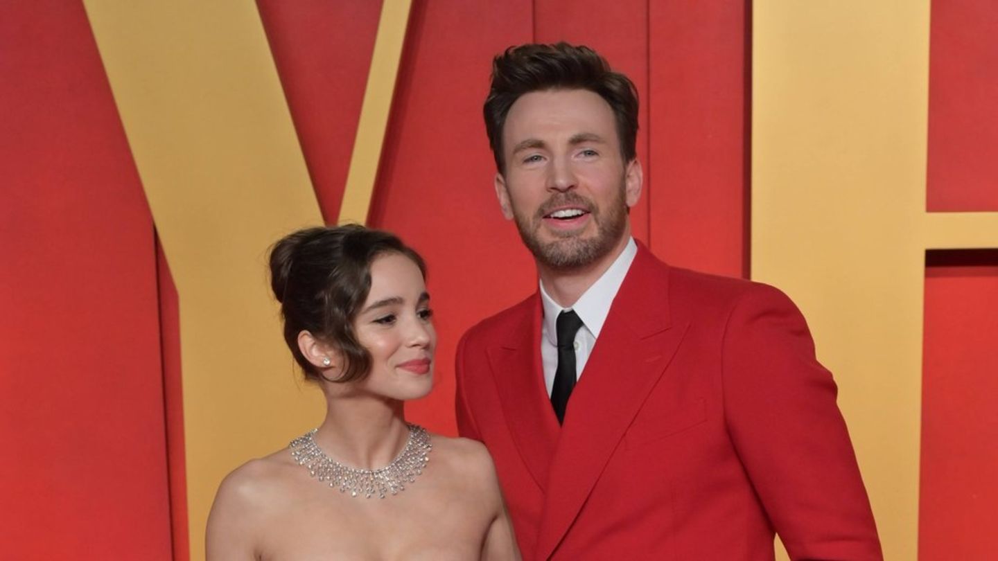 Alba Baptista und Chris Evans haben ihr erstes gemeinsames Kind bekommen. Alba Baptista und Chris Evans haben ihr erstes gemeinsames Kind bekommen.